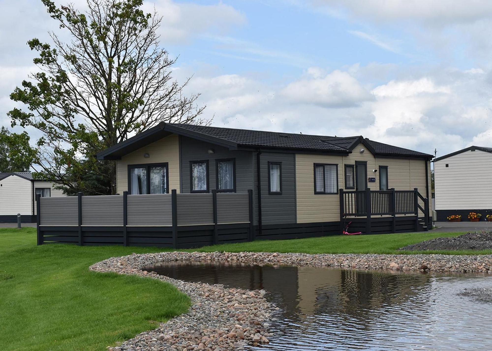 Отель Green Meadows Country Park Harker Экстерьер фото
