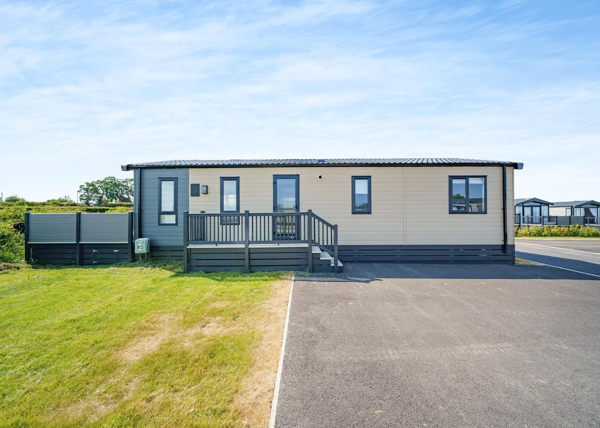 Отель Green Meadows Country Park Harker Экстерьер фото
