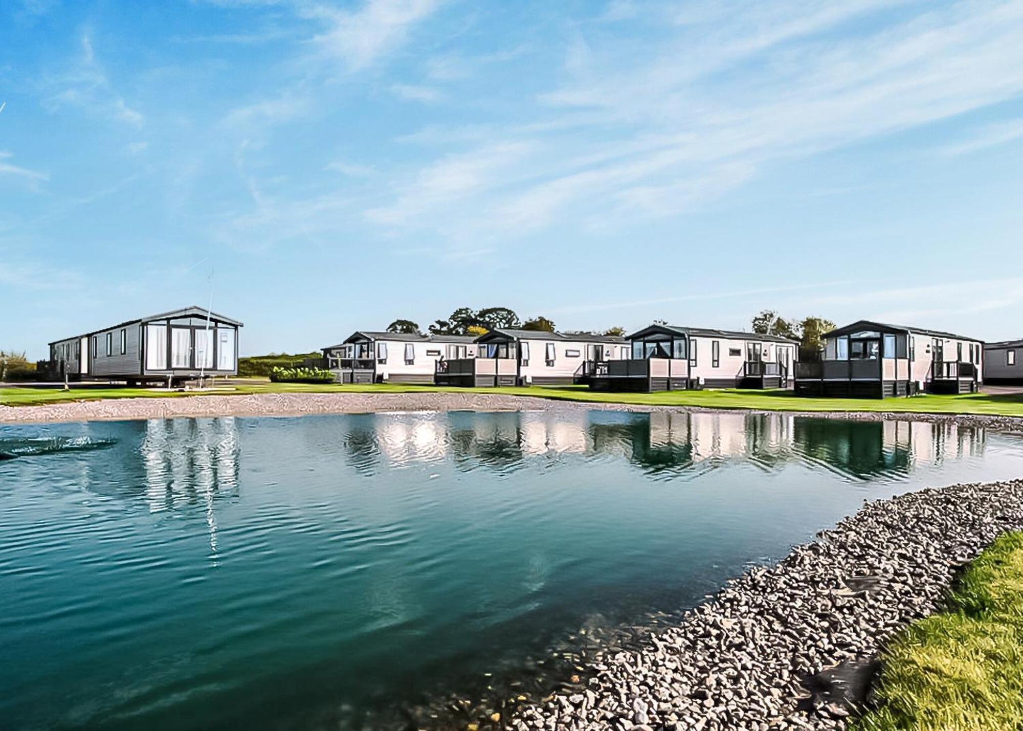 Отель Green Meadows Country Park Harker Экстерьер фото
